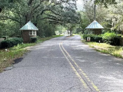 4568 Bayside Dr, Milton, FL 32583 photo 25