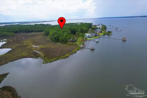 4568 Bayside Dr, Milton, FL 32583