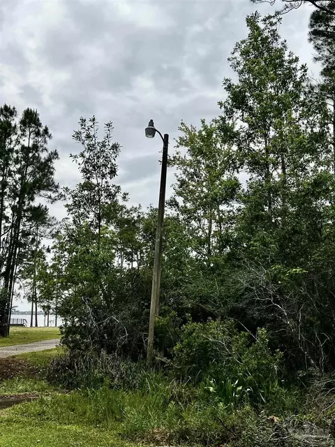 4568 Bayside Dr, Milton, FL 32583 photo 7