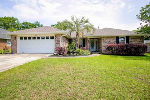 1725 Condor Dr, Cantonment, FL 32533