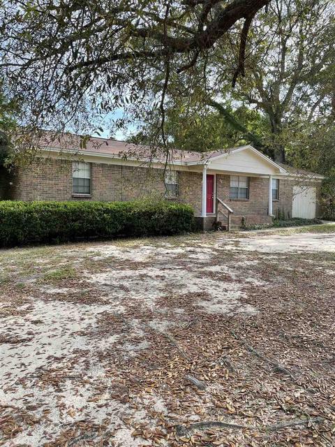 5401 Delona Rd, Milton, FL 32583
