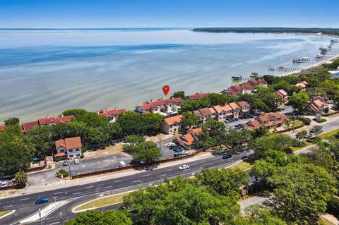 90 Baybridge Dr, Gulf Breeze, FL 32561