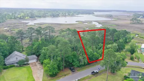 3336 Mills Bayou Dr, Milton, FL 32583