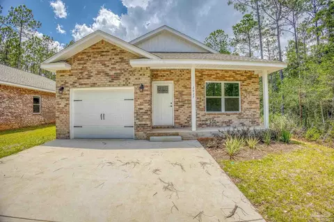 2927 N 15th Ave, Milton, FL 32583