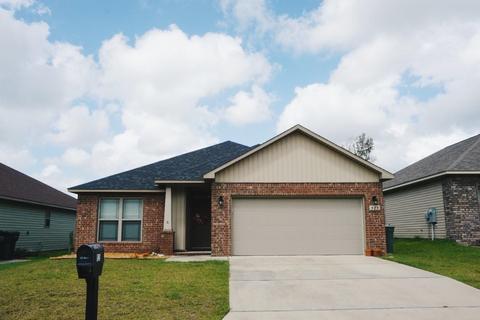 925 John Deere Ln, Cantonment, FL 32533