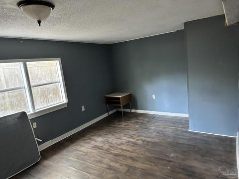6200 Fairfield Dr, Pensacola, FL 32506