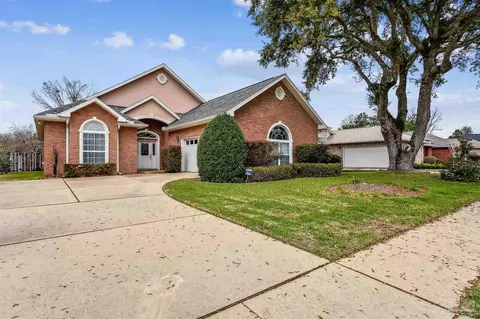 5930 Hermitage Dr, Pensacola, FL 32504