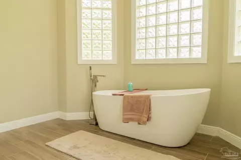 Bath - 5503 Oakmont Dr, Pace, FL 32571 photo 9 of 10