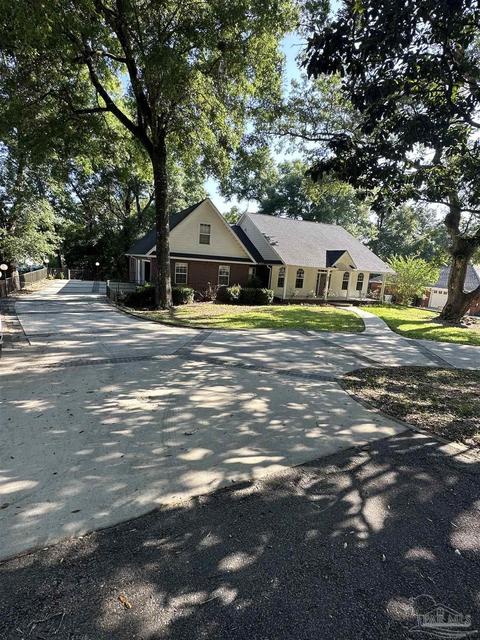 5764 Mill Pond Ln, Milton, FL 32583