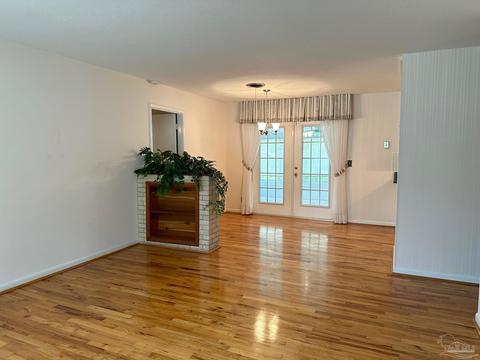 6468 Barnes St, Milton, FL 32570 photo 3