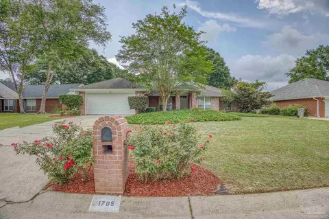 1705 Condor Dr, Cantonment, FL 32533