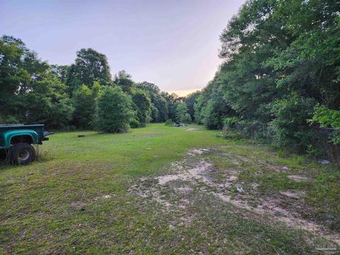 5600 Nicholas Ln, Pensacola, FL 32526