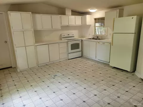 309 E Mallard Creek Rd, Freeport, FL 32439 photo 5