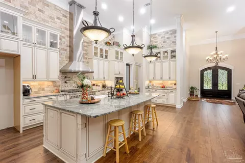 Kitchen - 9180 Chumuckla Hwy, Pace, FL 32571 photo 3 of 4