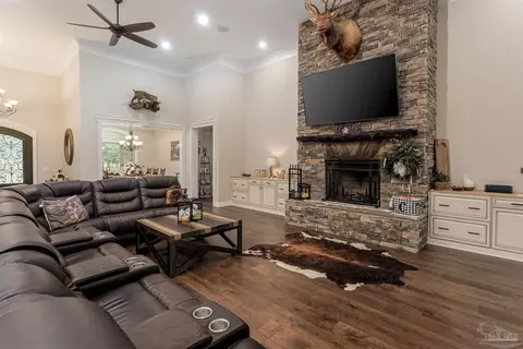 Living - 9180 Chumuckla Hwy, Pace, FL 32571 photo 1 of 2