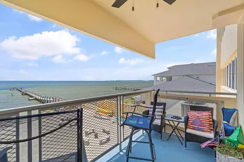 825 Bayshore Dr #201, Pensacola, FL 32507