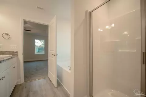 Bath - 1797 Leigh Loop #3B, Cantonment, FL 32533 photo 3 of 5