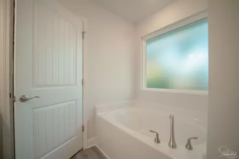 Bath - 1797 Leigh Loop #3B, Cantonment, FL 32533 photo 4 of 5