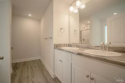 Bath - 1797 Leigh Loop #3B, Cantonment, FL 32533 photo 2 of 5