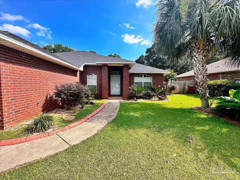 5827 Chi Chi Cir, Milton, FL 32570