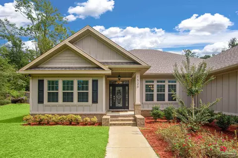 1520 Nearing Hills Cir, Chipley, FL 32428