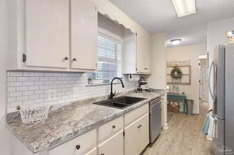 6552 Imperial Dr, Milton, FL 32570 photo 12