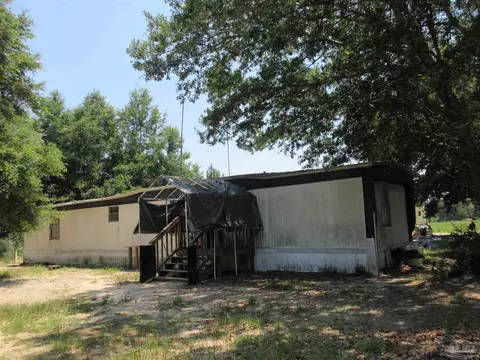 4715 Christopher Ln, Milton, FL 32583