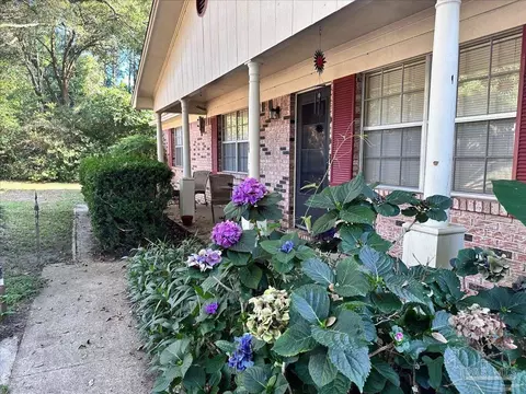 5737 Janet St, Milton, FL 32570
