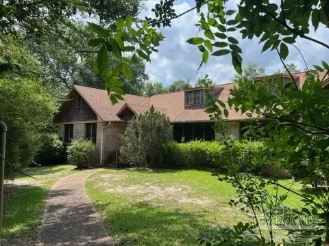 4580 Deerfield Dr, Pensacola, FL 32526