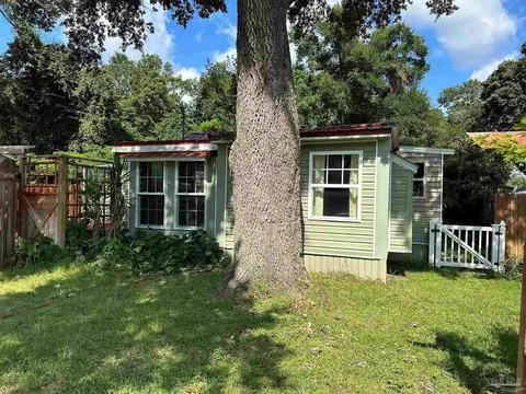 1213 A Lownde, Pensacola, FL 32507