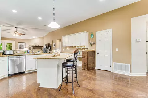 5605 Michael Dr, Milton, FL 32583 photo 10