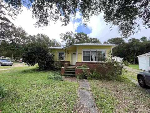 5580 Birch St, Milton, FL 32570