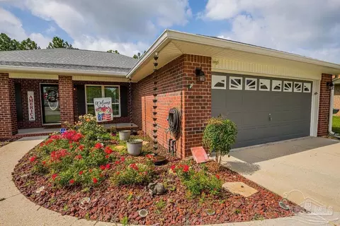 1011 Lake Aire Dr, Pensacola, FL 32506