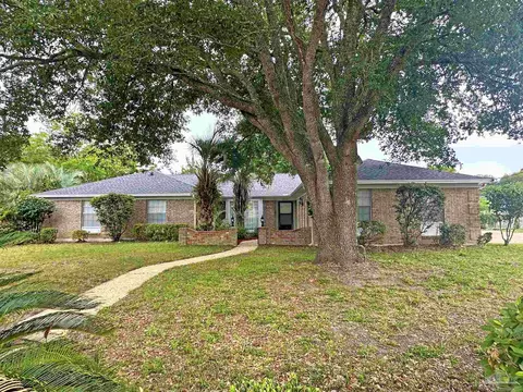 4715 Woodcliff Dr, Pensacola, FL 32504