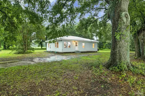 6100 E Fence Rd, Pensacola, FL 32526