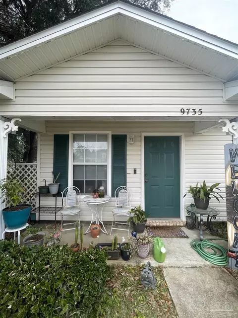 9735 Cobblebrook Dr, Pensacola, FL 32506