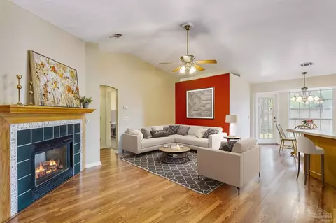 2132 Oakstream Ave, Pensacola, FL 32526