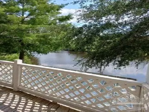 2665 Bayshore Pkwy, Milton, FL 32583
