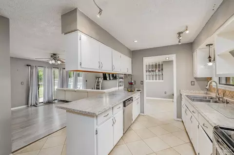 203 W Walker Cir, Crestview, FL 32539 photo 12