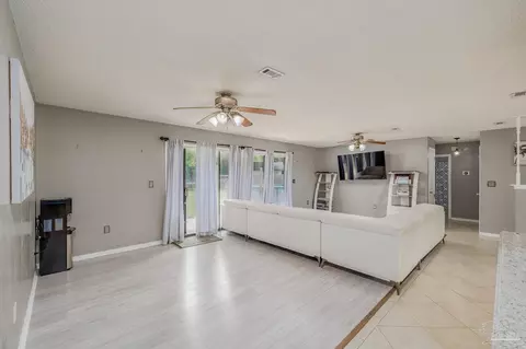 203 W Walker Cir, Crestview, FL 32539 photo 6