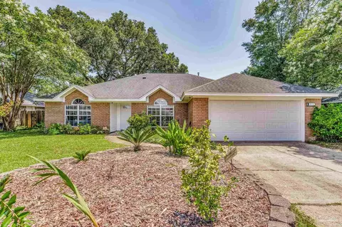 512 Long Lake Dr, Pensacola, FL 32506