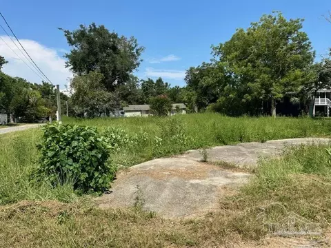 2432 N Spring St, Pensacola, FL 32501