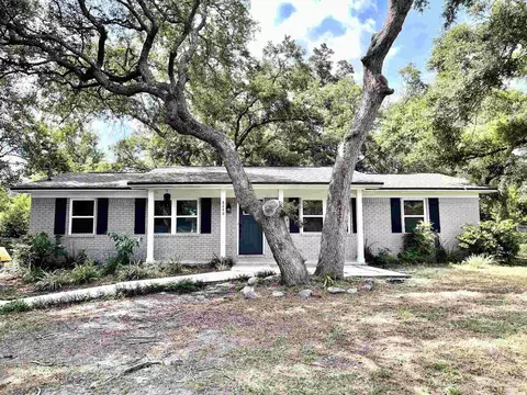 8240 Sedgefield Dr, Pensacola, FL 32507