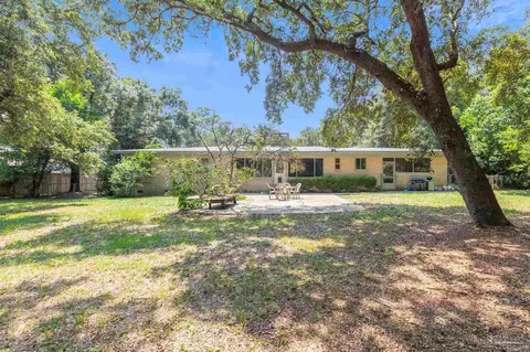 6 Manor Dr, Pensacola, FL 32507