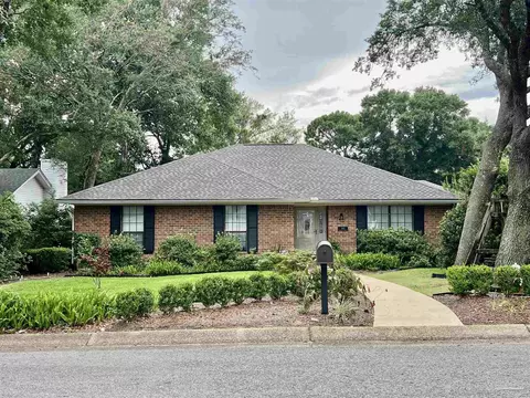 4601 Shannon Cir, Pensacola, FL 32504