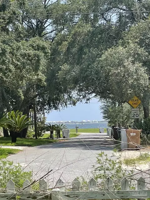3278 Laurel Dr, Gulf Breeze, FL 32563