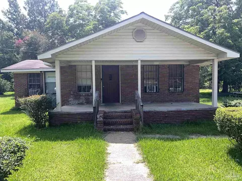 115 Mobile St, Atmore, AL 36502
