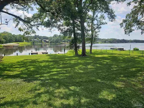 5413 E Shore Dr, Pensacola, FL 32505