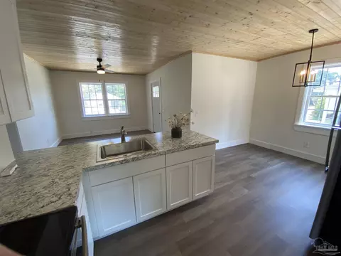 1131 W Lloyd St, Pensacola, FL 32501