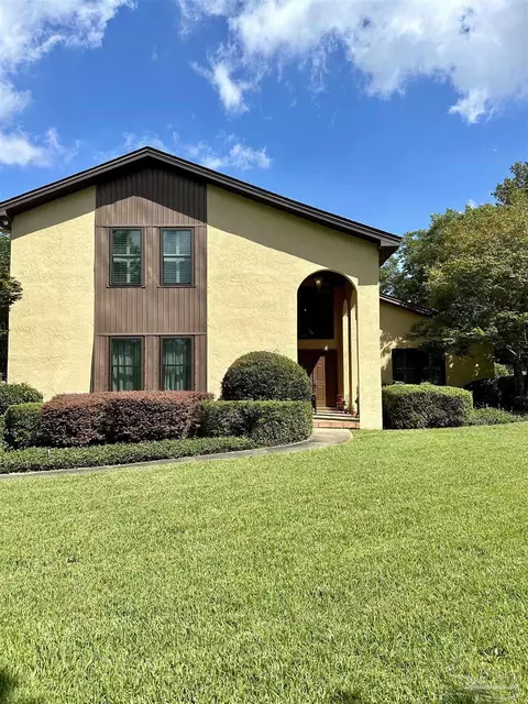212 Man O War Cir, Cantonment, FL 32533